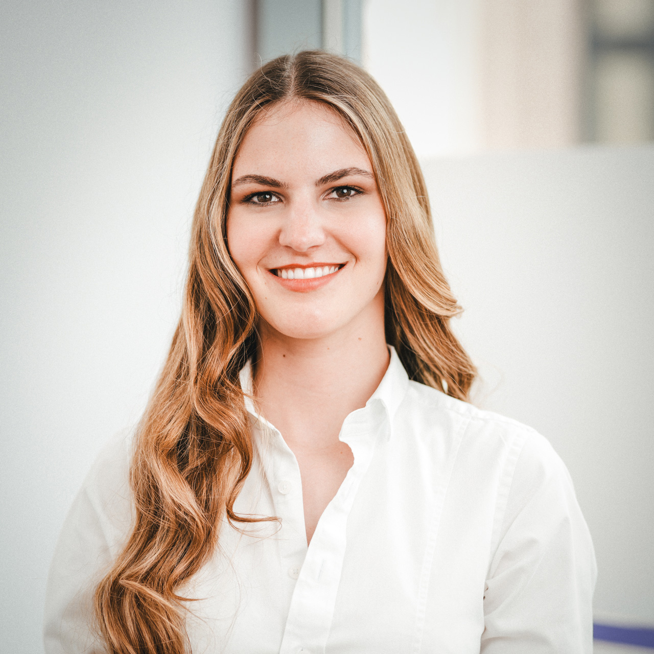 Dr.-Lisa-Ponke-Zahnarztpraxis-ZÄHNE